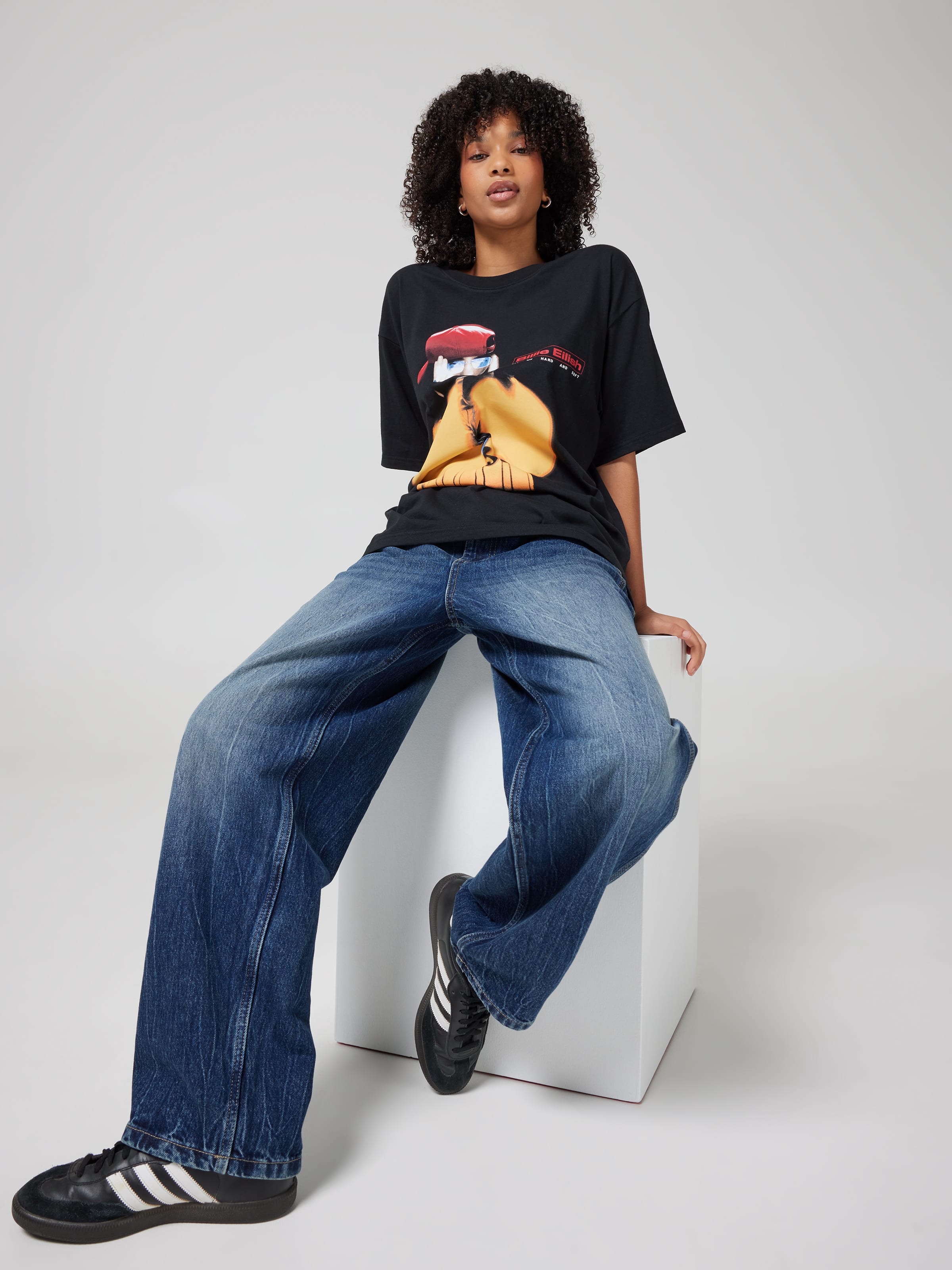 W Music Billie Blur Os Tee