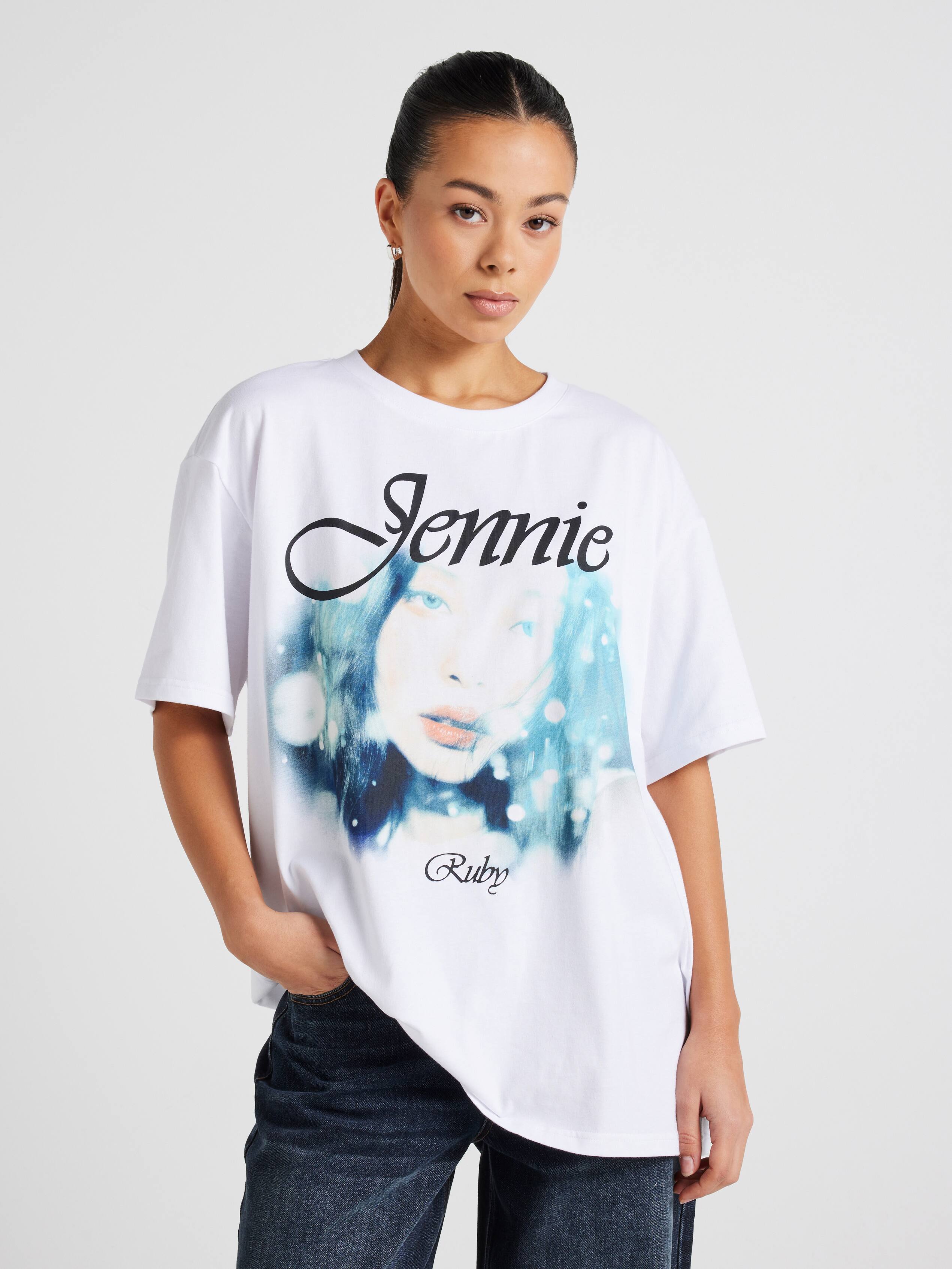 Music Jennie Photo Oversized Tee