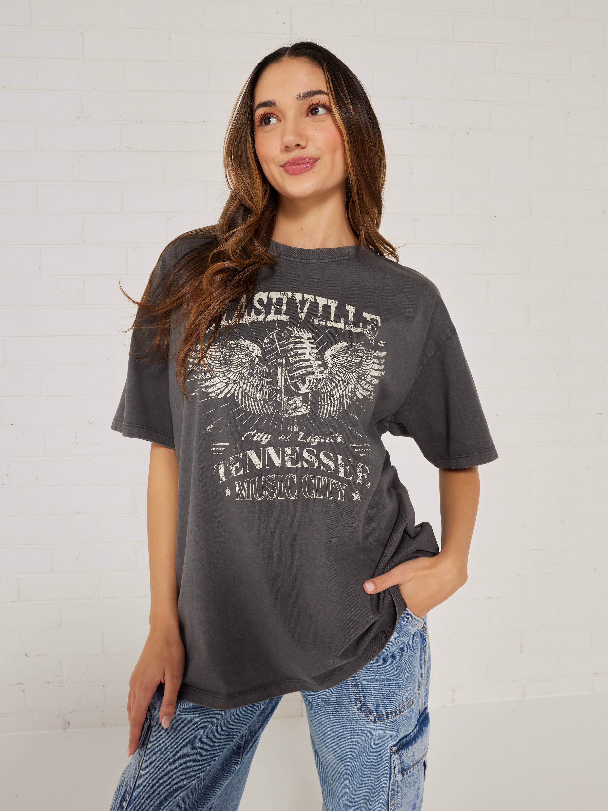 Oversized Nashville Car Graphic T-shirt