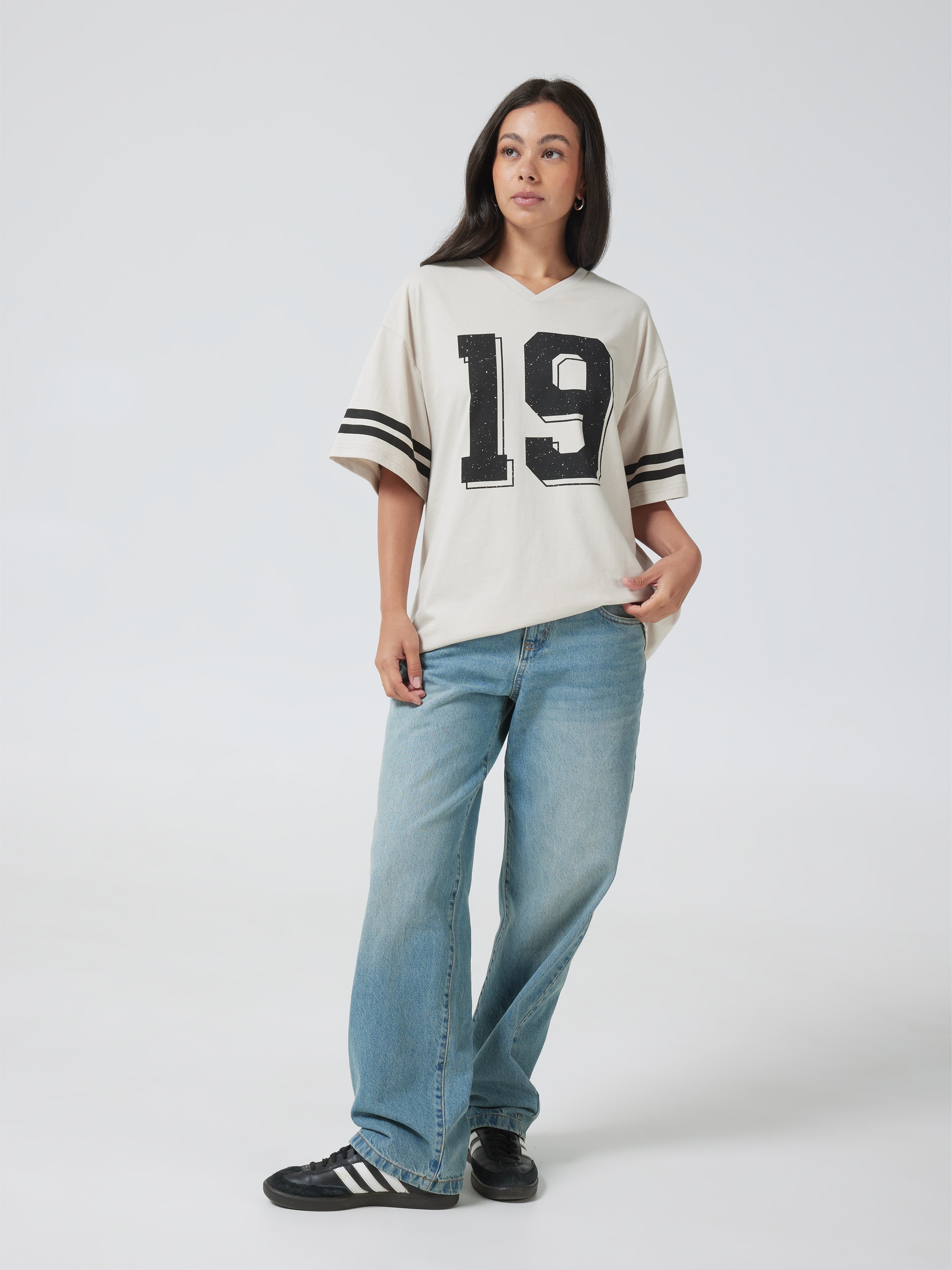 19 V Neck Oversized Tee