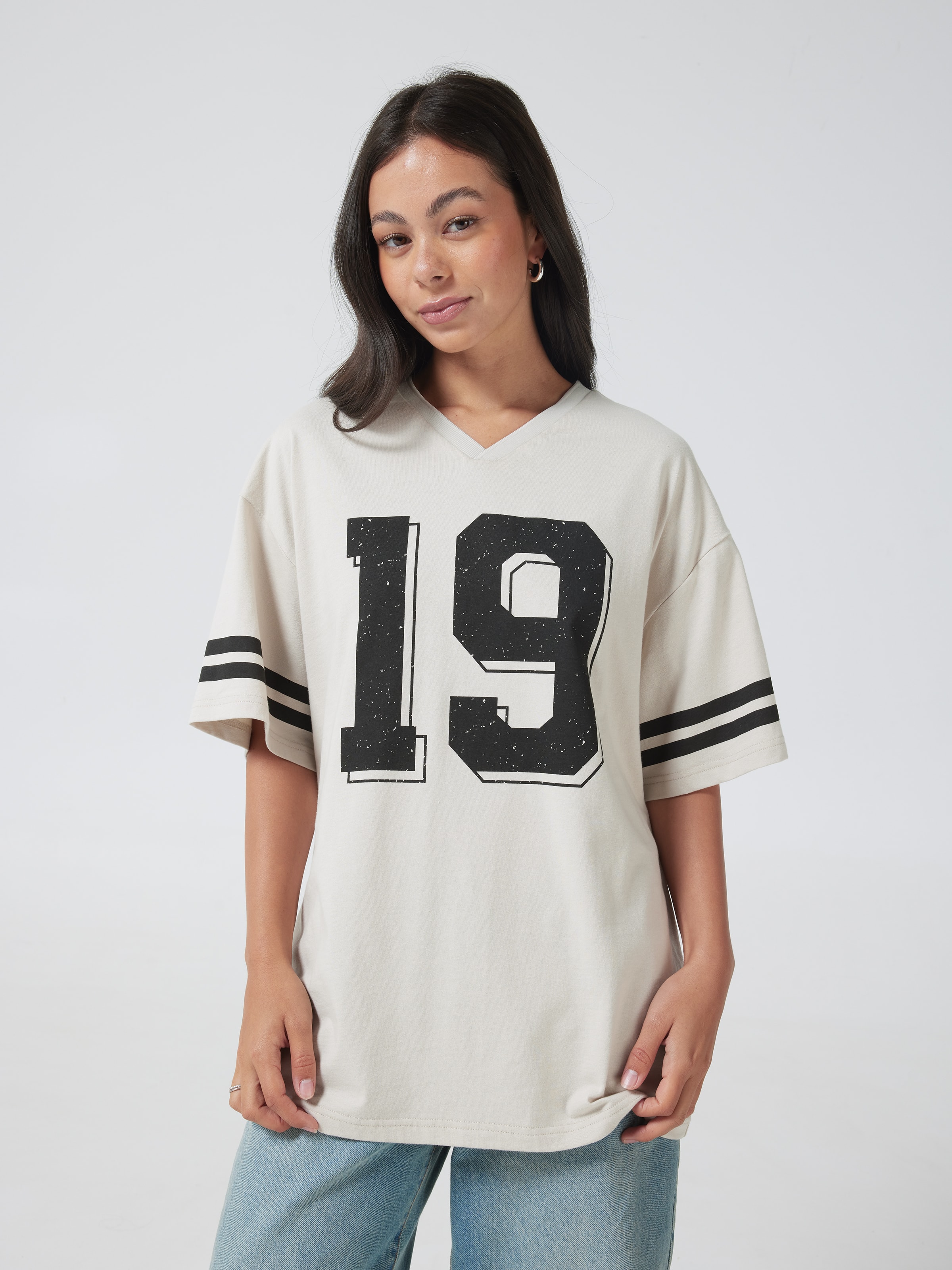 19 V Neck Oversized Tee