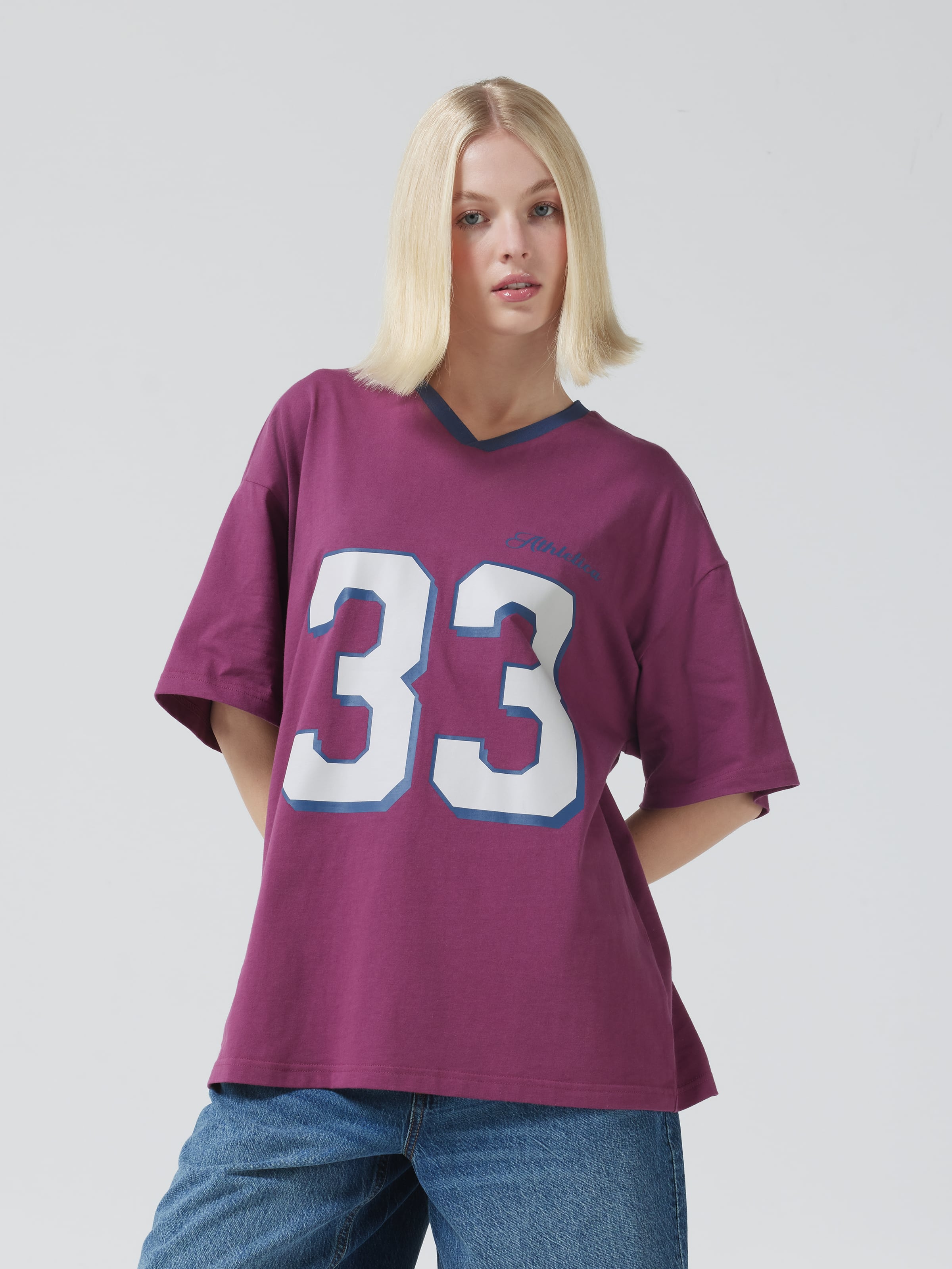 33 V Neck Oversized Tee