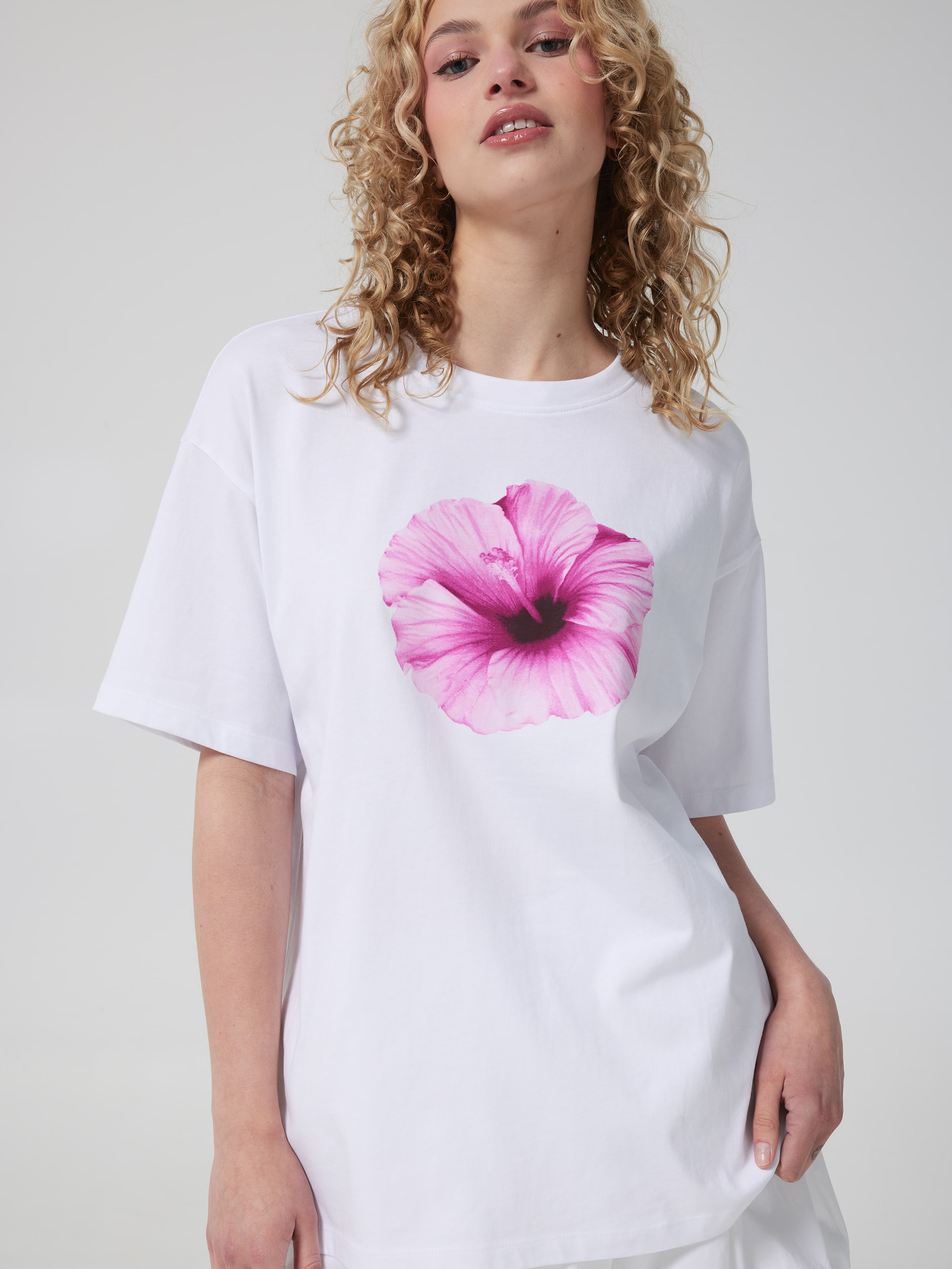 Hibiscus Oversized Tee