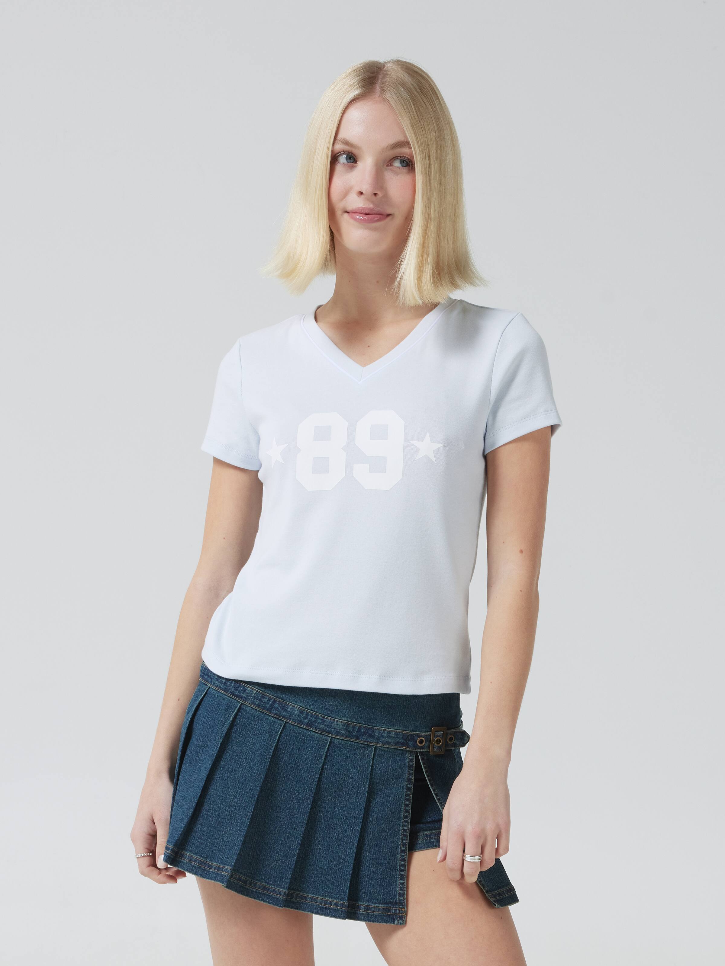 89 Stars V Neck Baby Tee