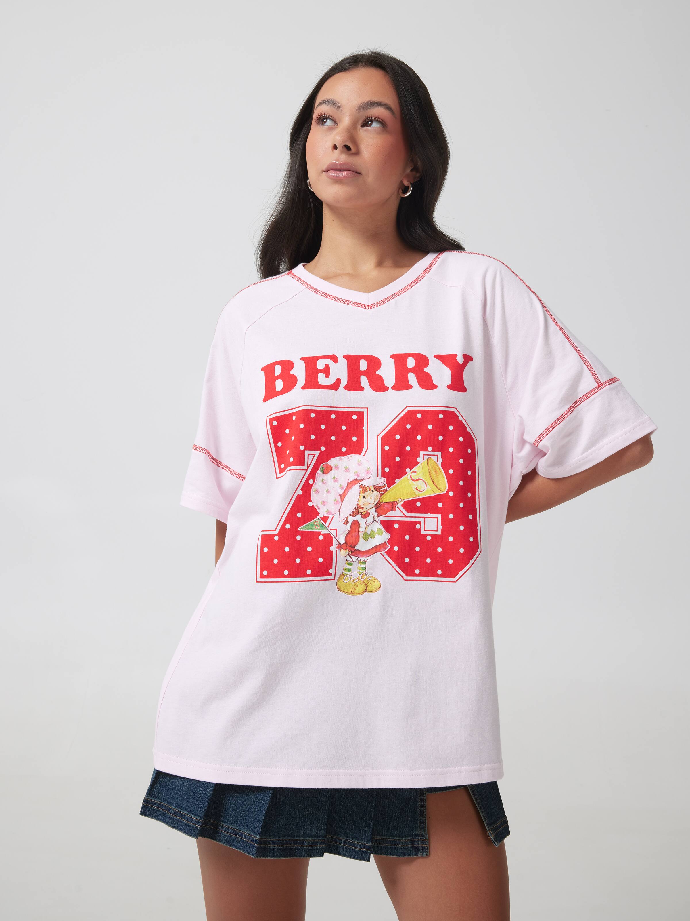 Strawberry Shortcake Berry 80 V Neck Oversized Tee