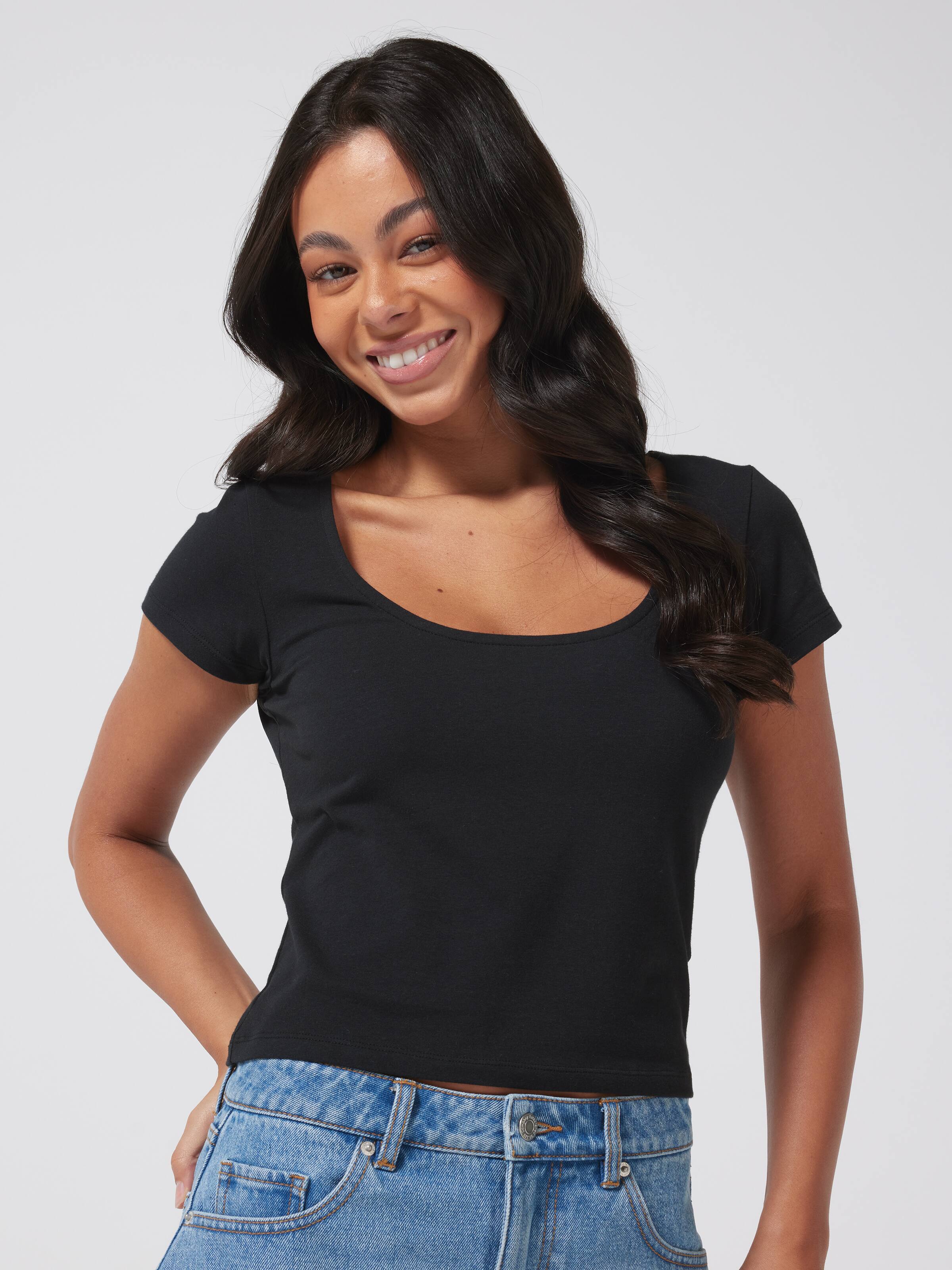 Scoopneck Tee