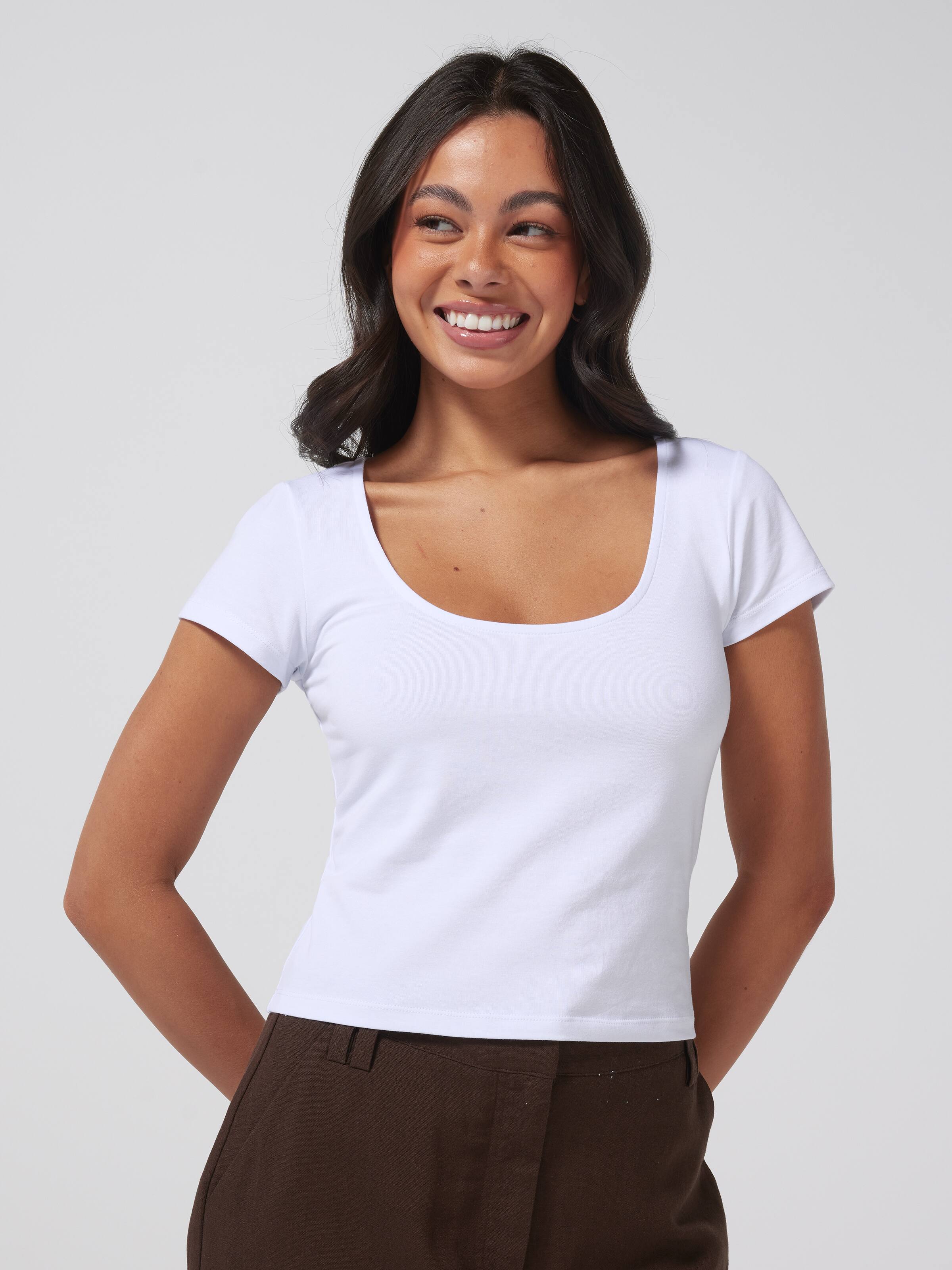 Scoopneck Tee