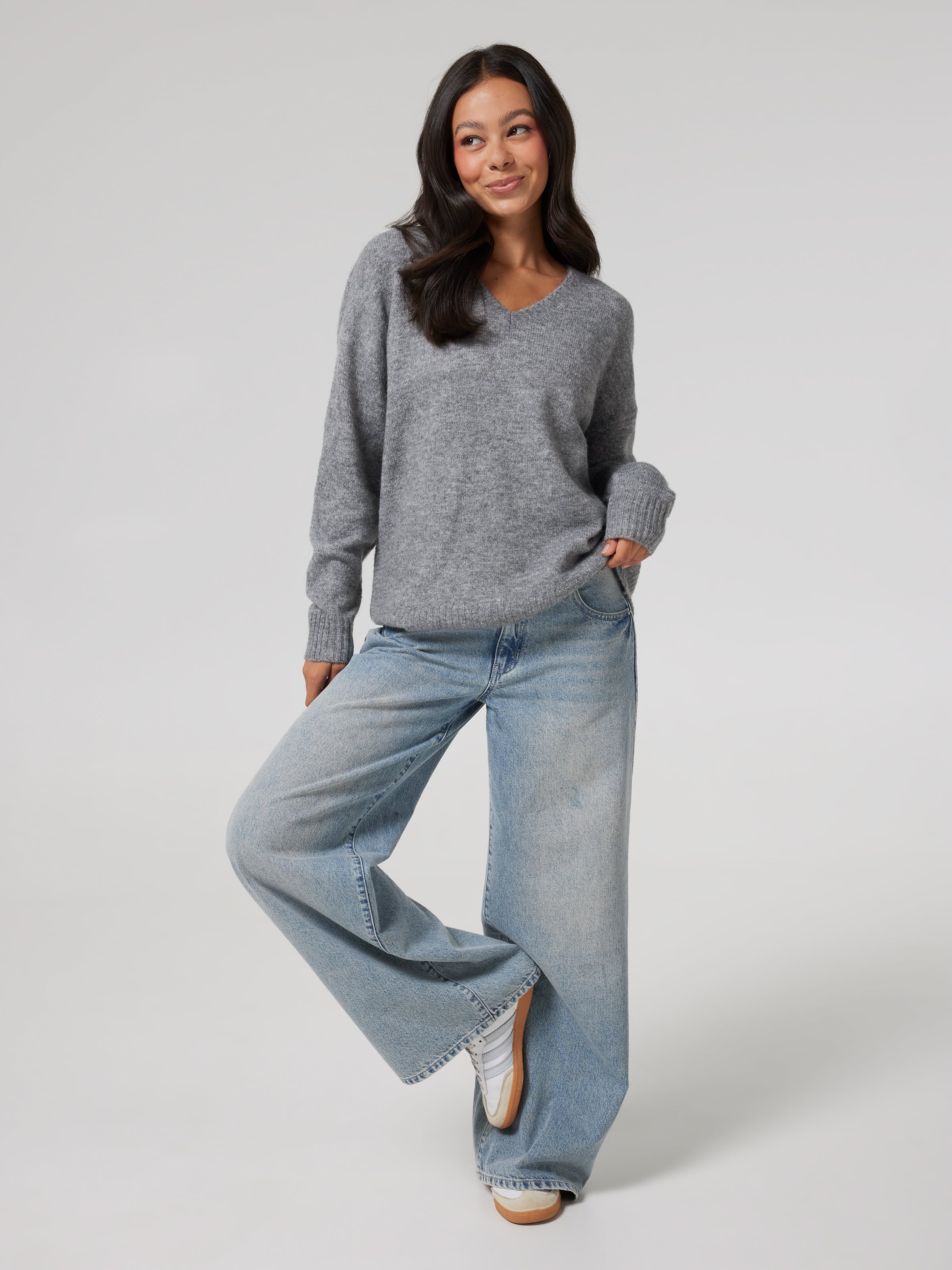 Leslie 2 Flat Knit V-Neck Jumper