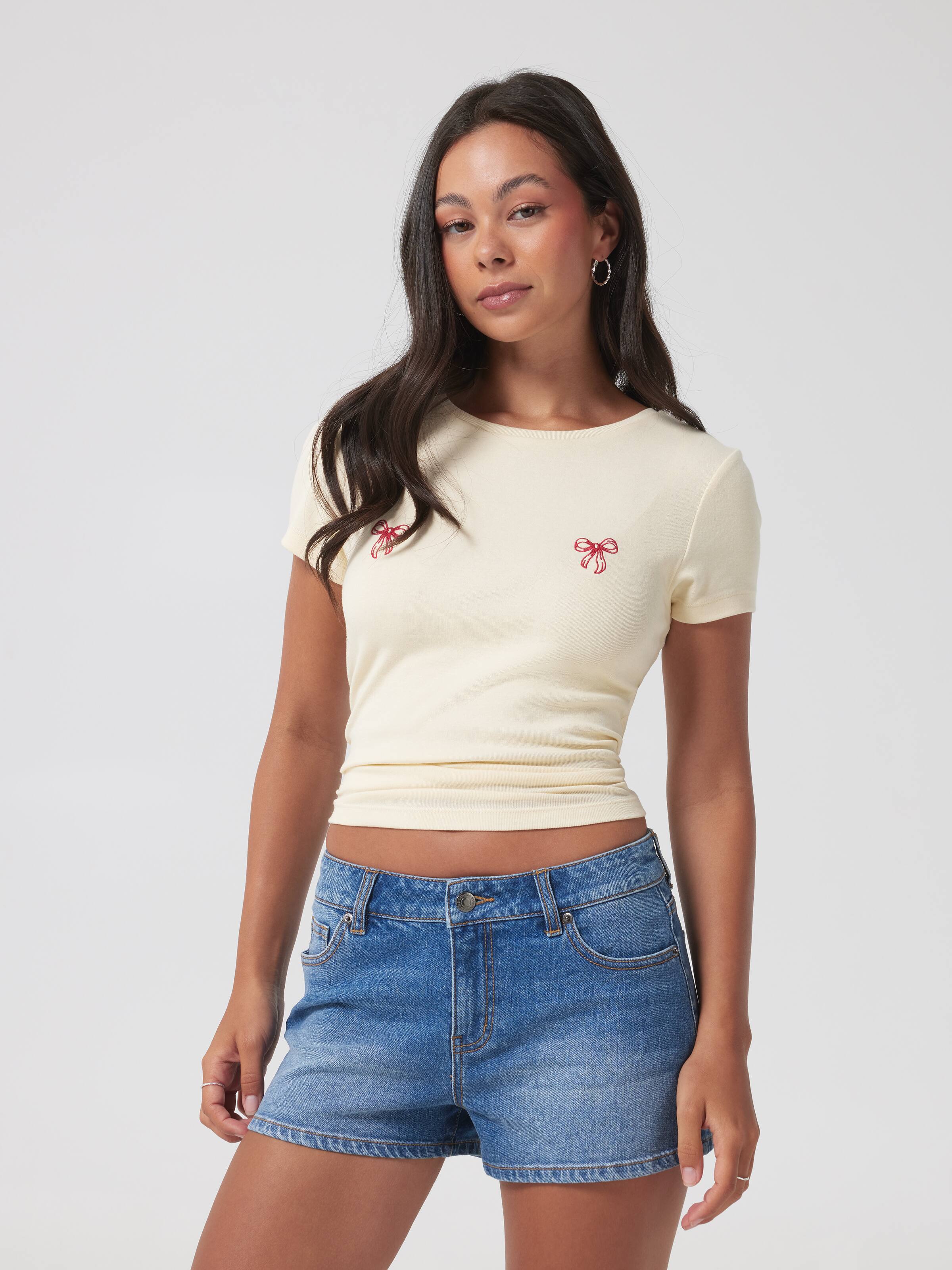Daisy Stretch Mid Rise Short