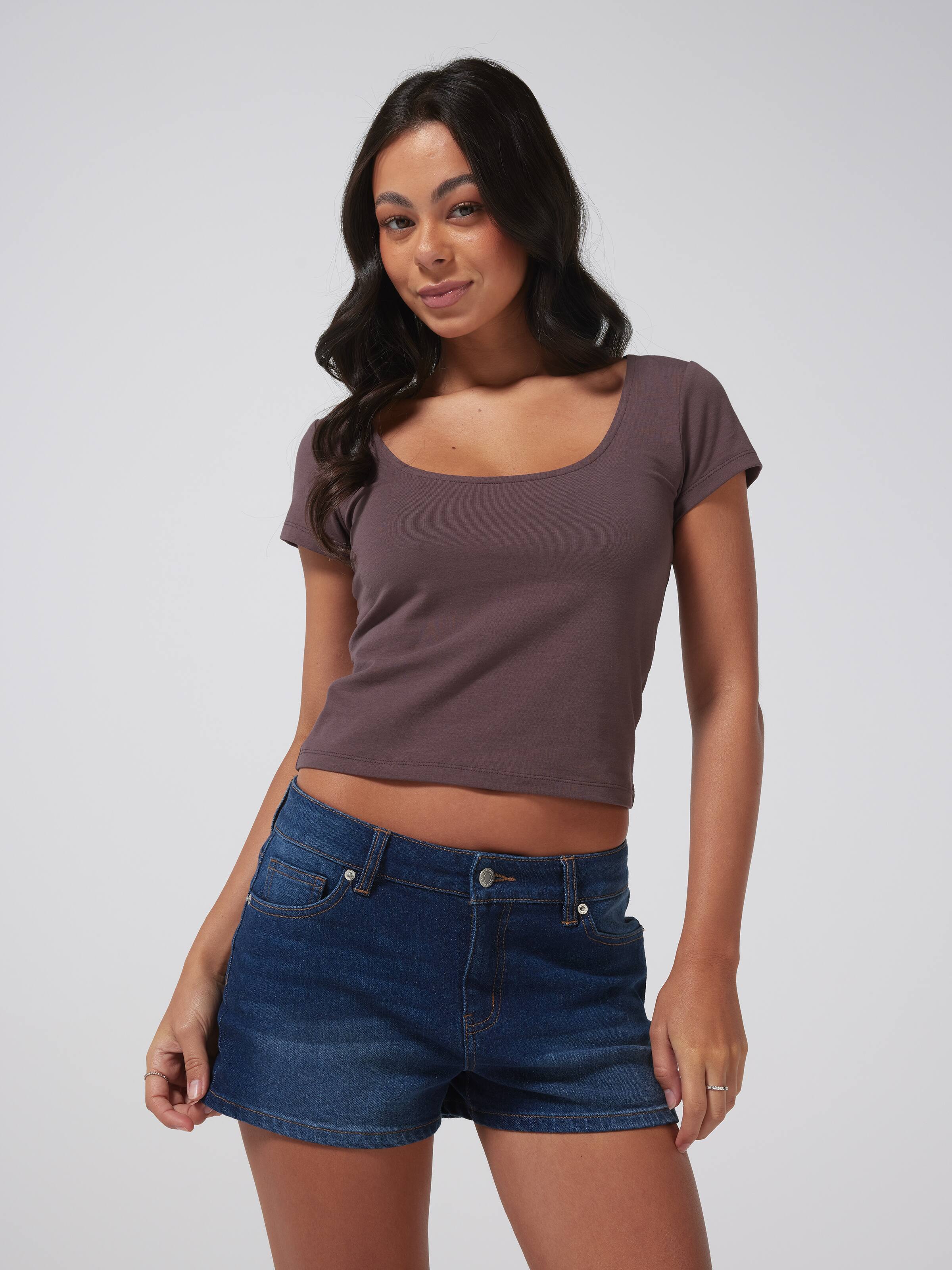 Daisy Stretch Mid Rise Short