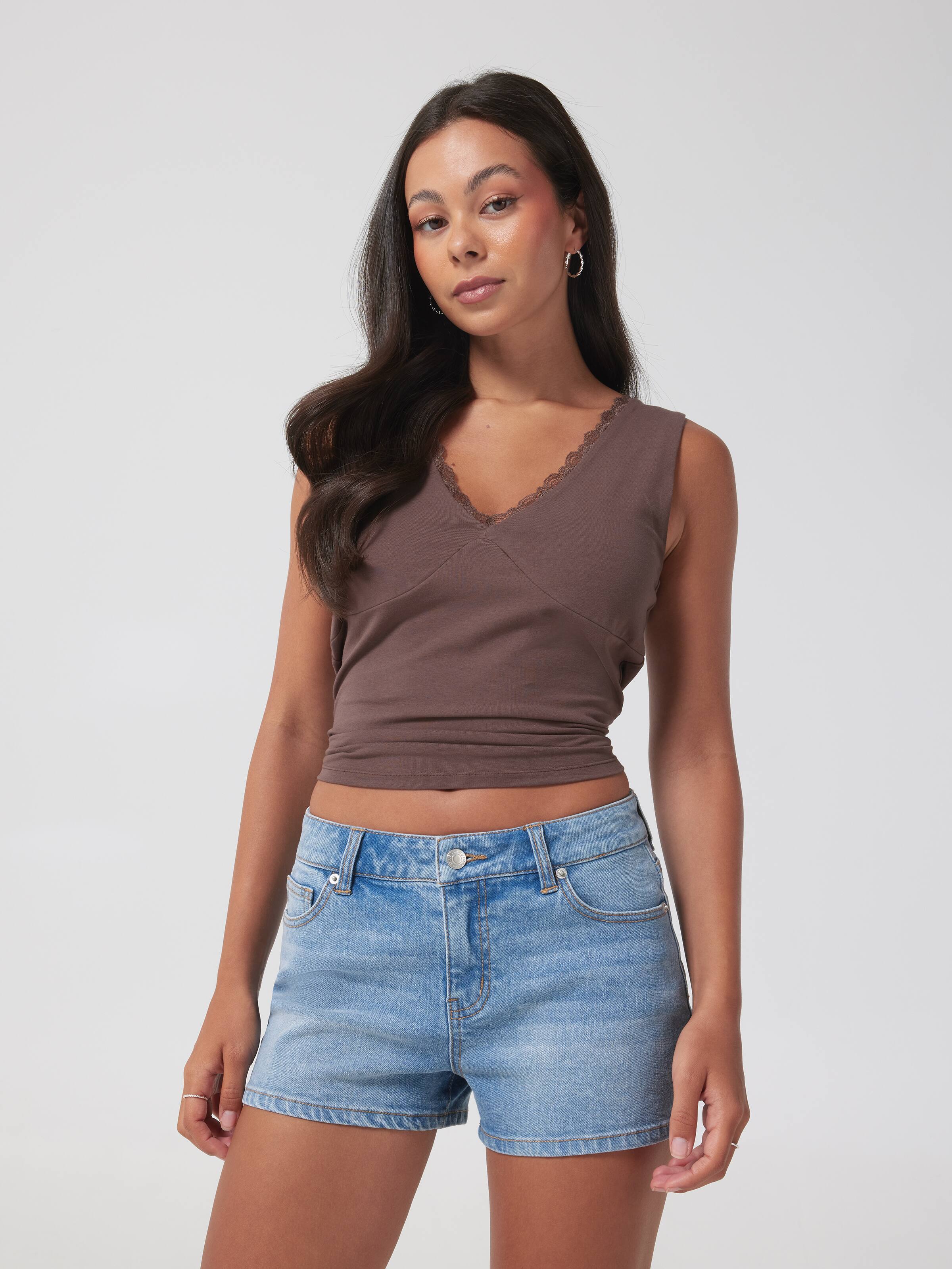 Daisy Stretch Mid Rise Short
