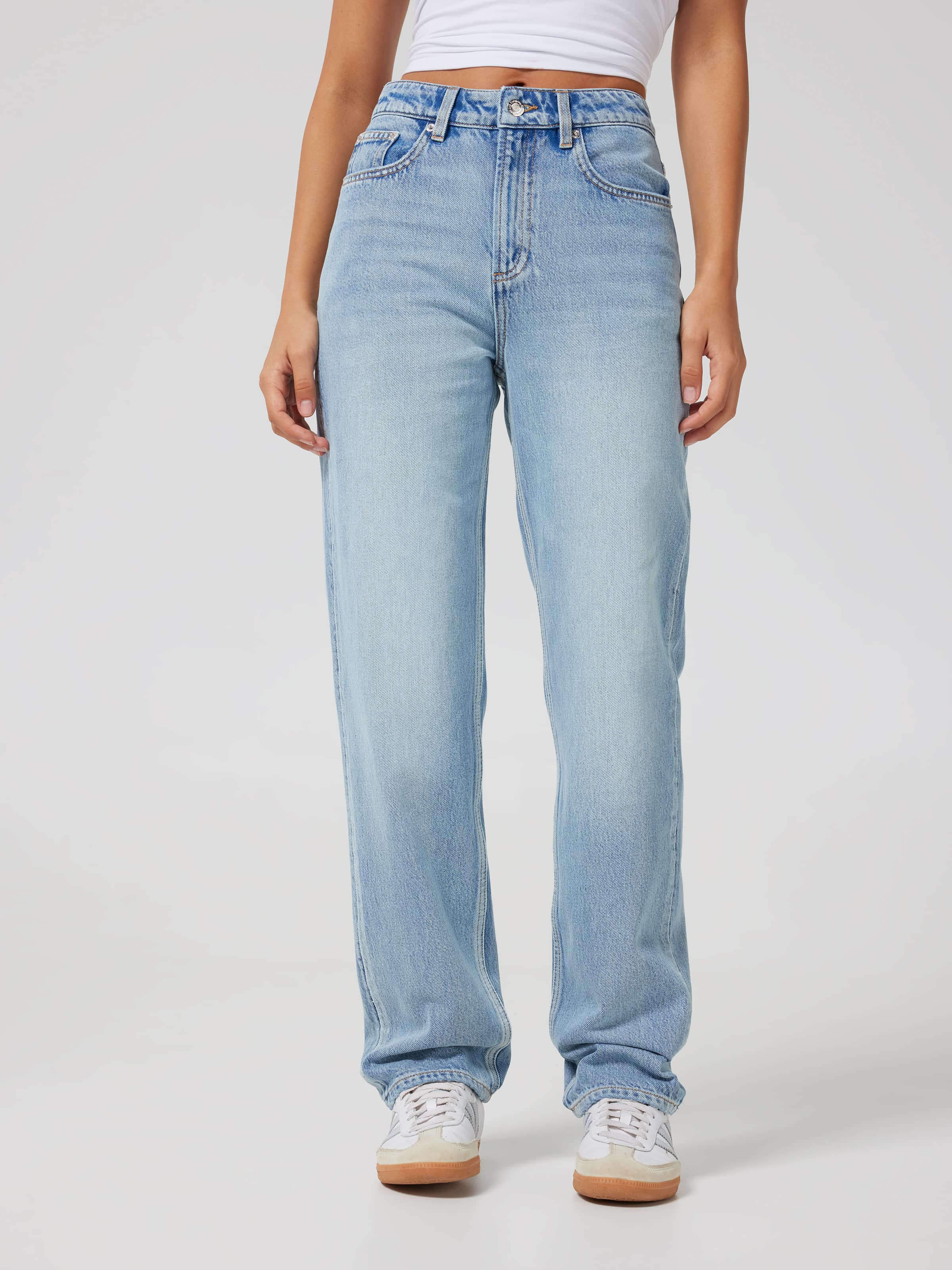 Sienna Slim Straight Jean