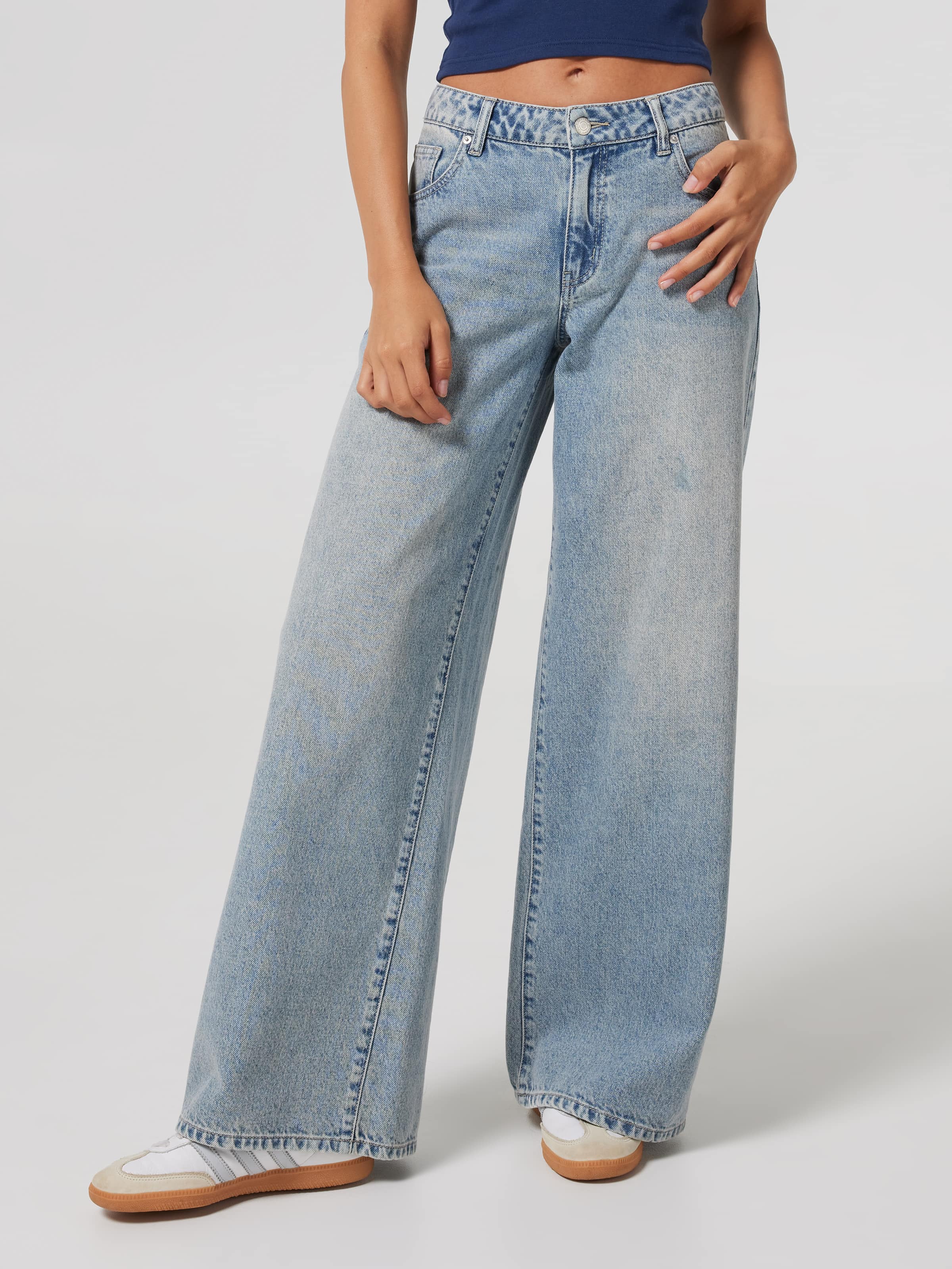 Lara Low Rise Wide Leg Jean