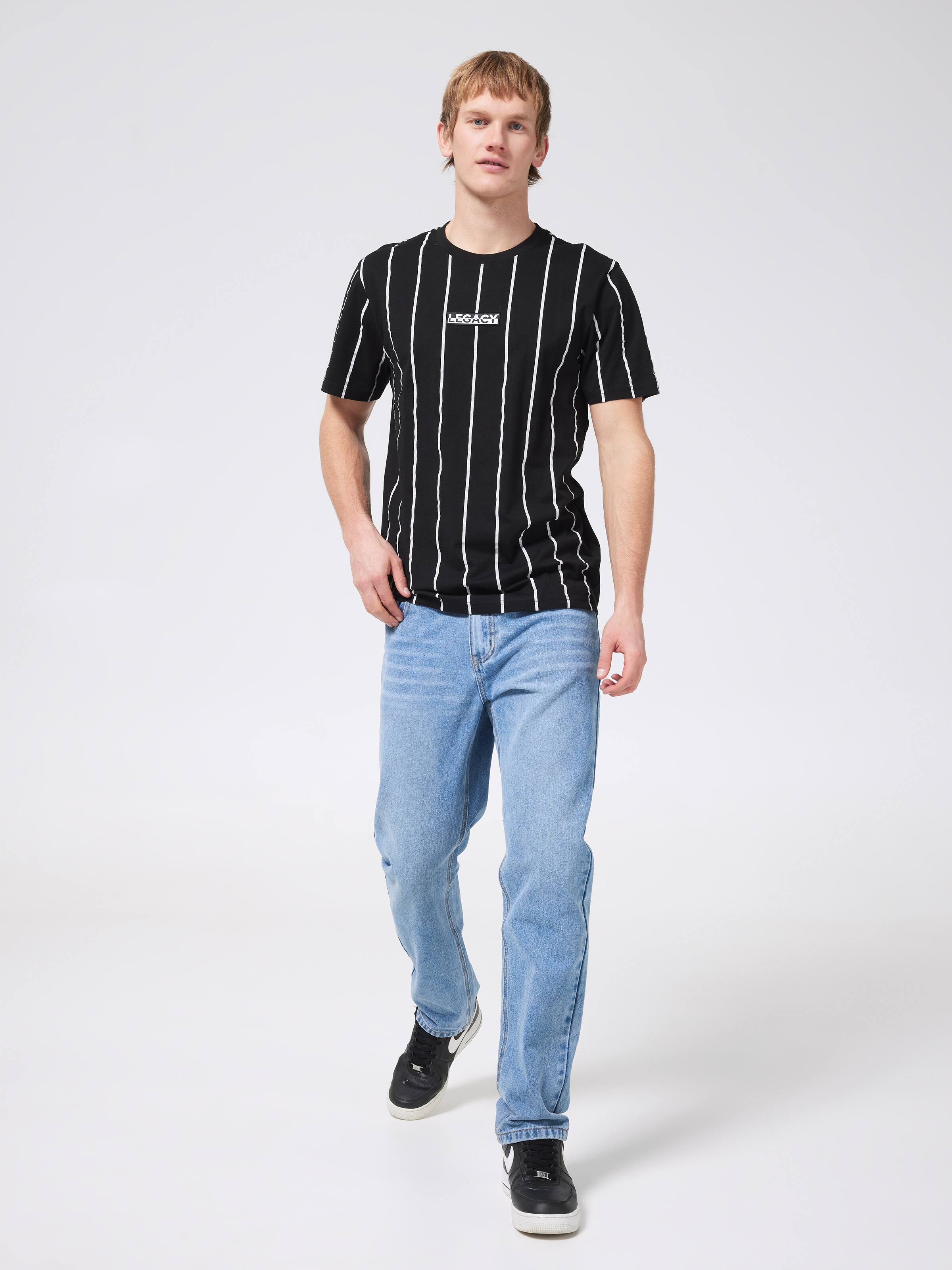 V-Stripe Leg Badge Short Sleeve Tee