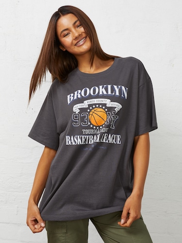 Brooklyn Baksetball Oversized Tee                                                                                               